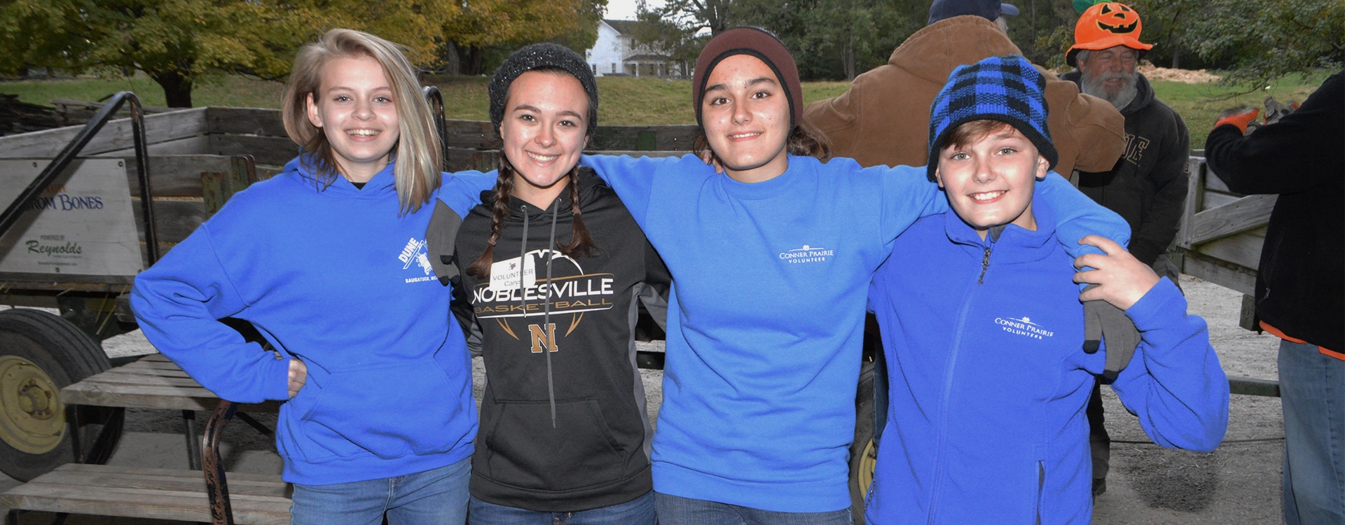 youth volunteers posing for picture