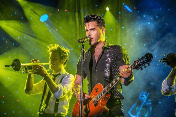 Frankie Moreno performing