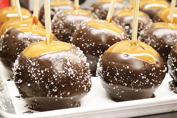 Salted Chocolate Caramel Dipped Apples Salted Chocolate Caramel Dipped Apples