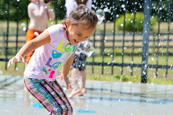 TPxj4hzA child at river crossing splash pad