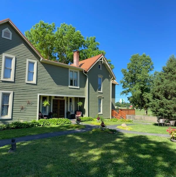 Photo of the side of the Prairie Guest house