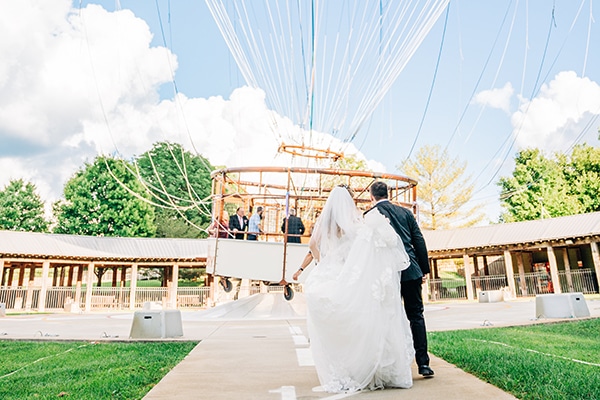 bride and groom at the balloon voyage