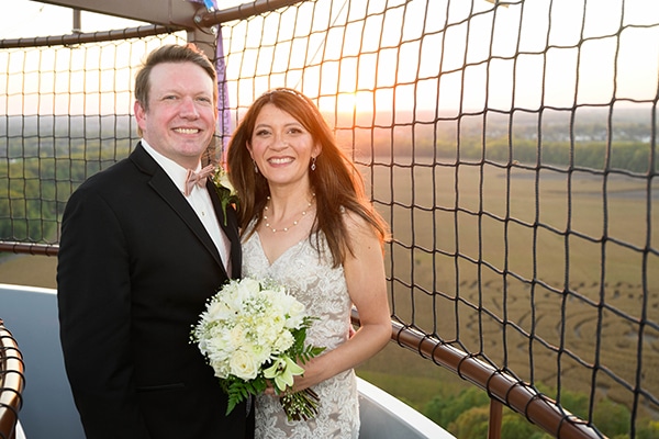 bride and groom in the balloon gondola