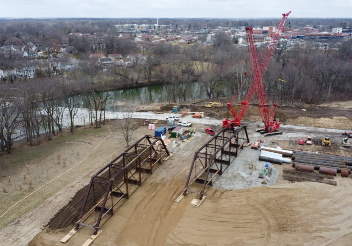 DCIM100MEDIADJI 0649.JPG Bridge being moved